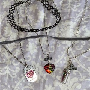 2 FREE chokers and a 3 piece sisters necklace set!